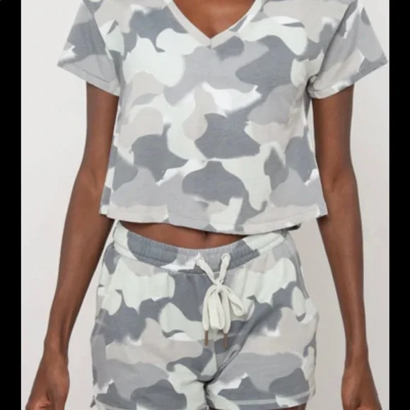 Z Supply matching Tee & Shorts - Picture 1 of 3